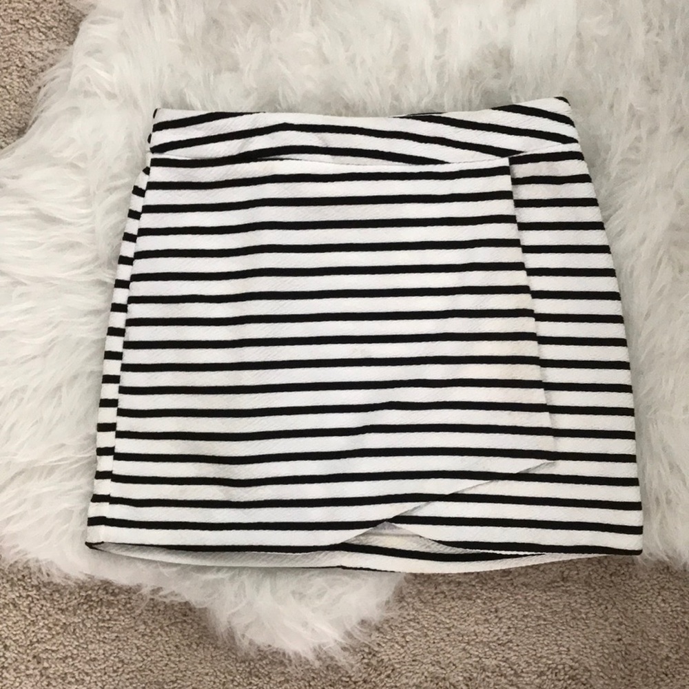 Skies Are Blue wrap mini skirt 🌟